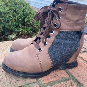 Sorel Brown and Gray Lace Up Boots